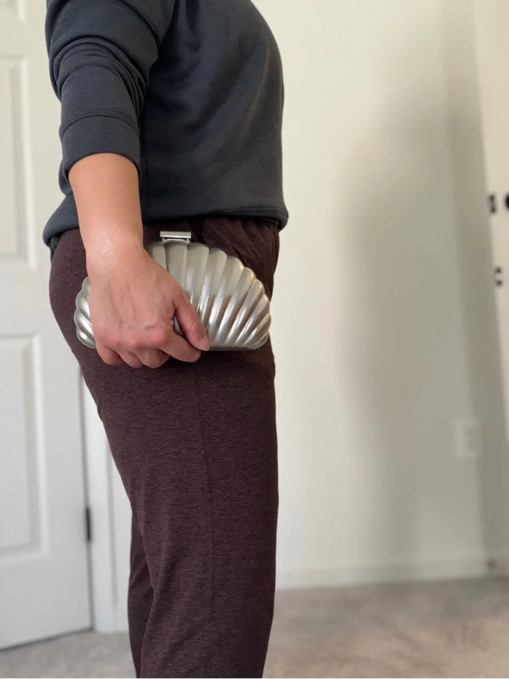 Silver Shell Clutch - Picture 6 of 7